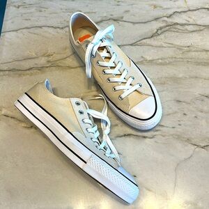 NEW!! Converse Chuck Taylor Pro Cream & White Sneakers